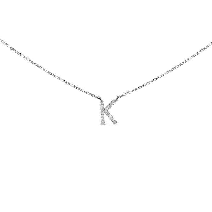 Collar con colgante de inicial A-Z en bloque con detalle de diamante en oro blanco de 10K, foto 16