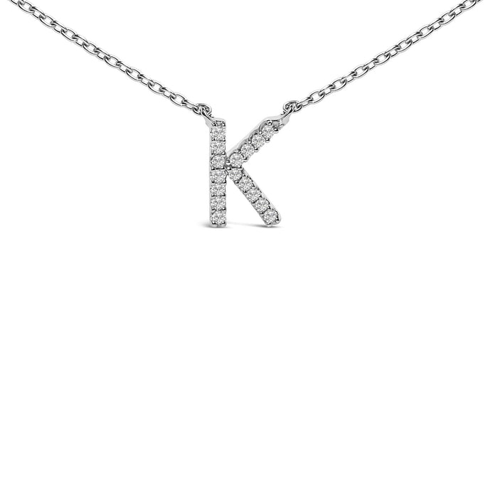 Collar con colgante de inicial A-Z en bloque con detalle de diamante en oro blanco de 10K, foto 42