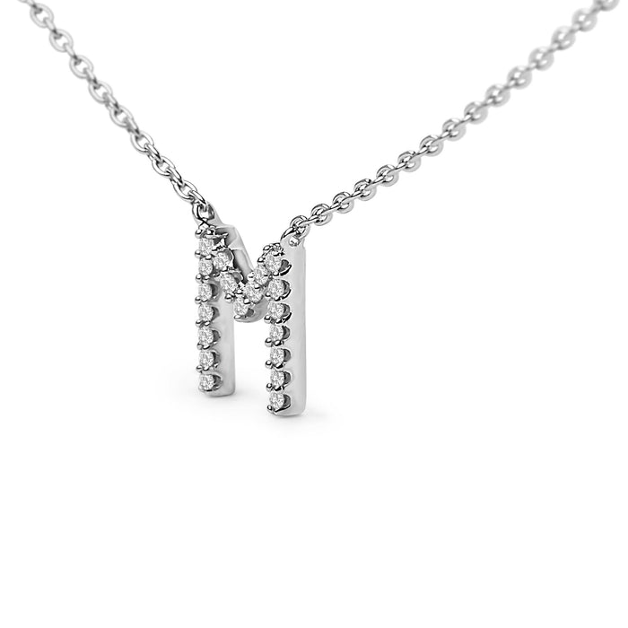 Collar con colgante de inicial A-Z en bloque con detalle de diamante en oro blanco de 10K