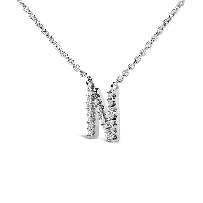 Collar con colgante de inicial A-Z en bloque con detalle de diamante en oro blanco de 10K