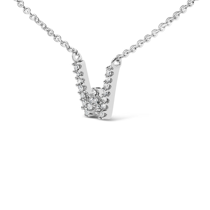 Collar con colgante de inicial A-Z en bloque con detalle de diamante en oro blanco de 10K