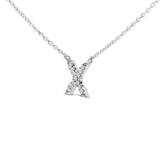 Collar con colgante de inicial A-Z en bloque con detalle de diamante en oro blanco de 10K