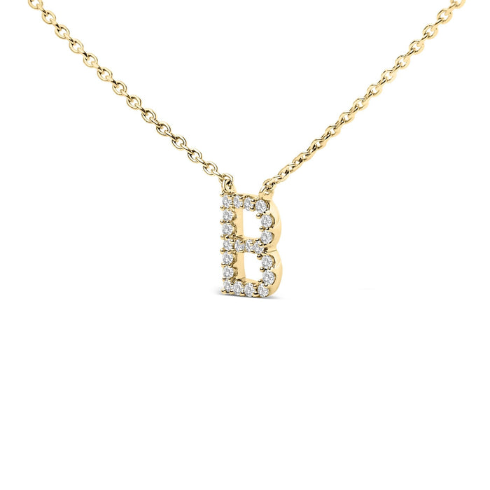 Collar con colgante de inicial A-Z en letra de molde con detalle de diamante en oro amarillo de 10K