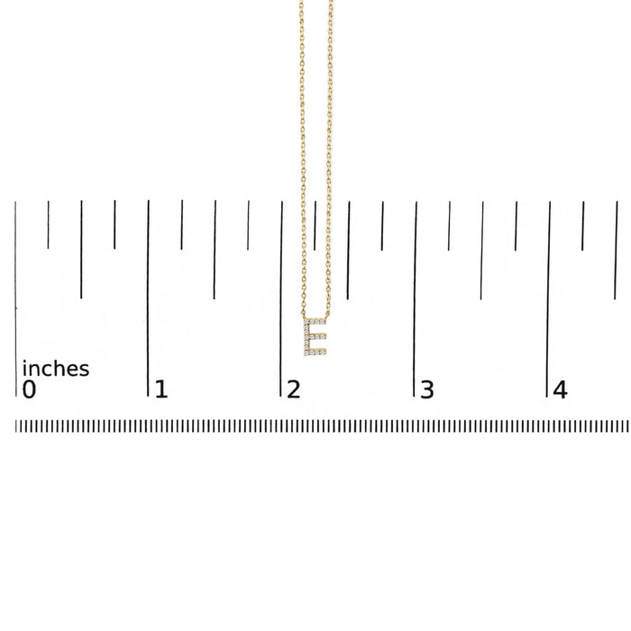 Collar con colgante de inicial A-Z en letra de molde con detalle de diamante en oro amarillo de 10K