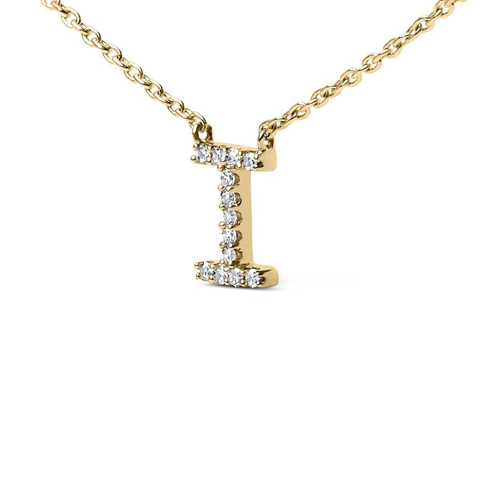 Collar con colgante de inicial A-Z en letra de molde con detalle de diamante en oro amarillo de 10K