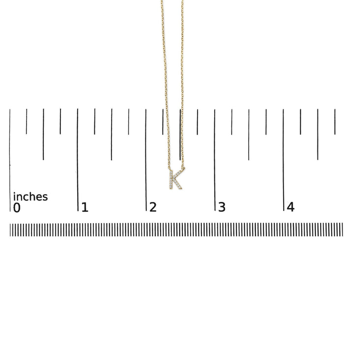 Collar con colgante de inicial A-Z en letra de molde con detalle de diamante en oro amarillo de 10K