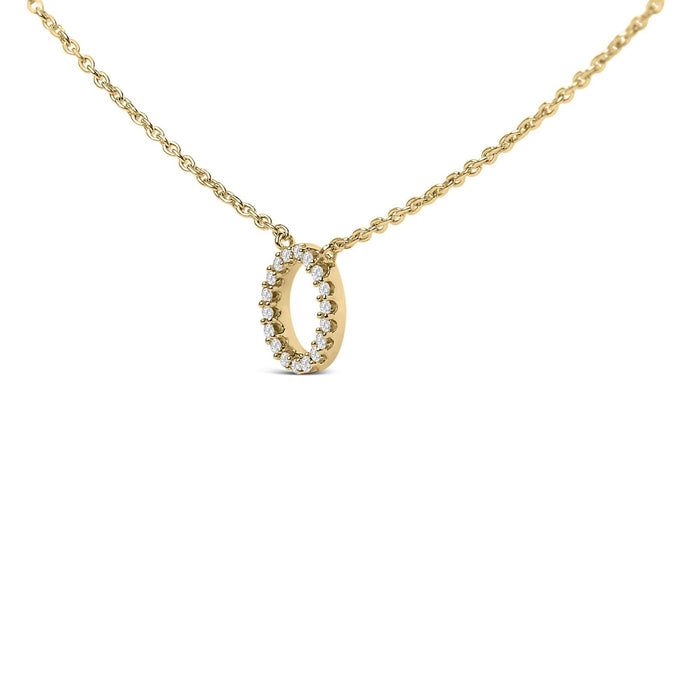 Collar con colgante de inicial A-Z en letra de molde con detalle de diamante en oro amarillo de 10K