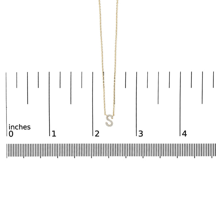 Collar con colgante de inicial A-Z en letra de molde con detalle de diamante en oro amarillo de 10K