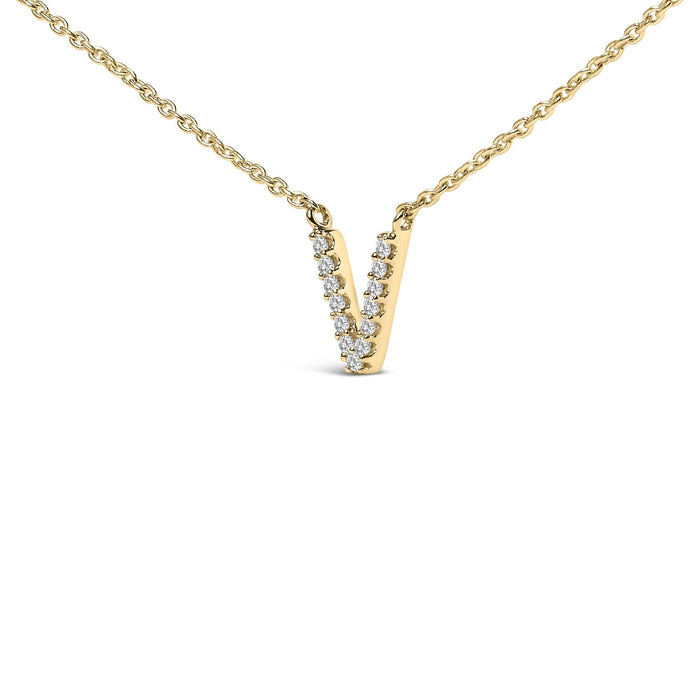 Collar con colgante de inicial A-Z en letra de molde con detalle de diamante en oro amarillo de 10K