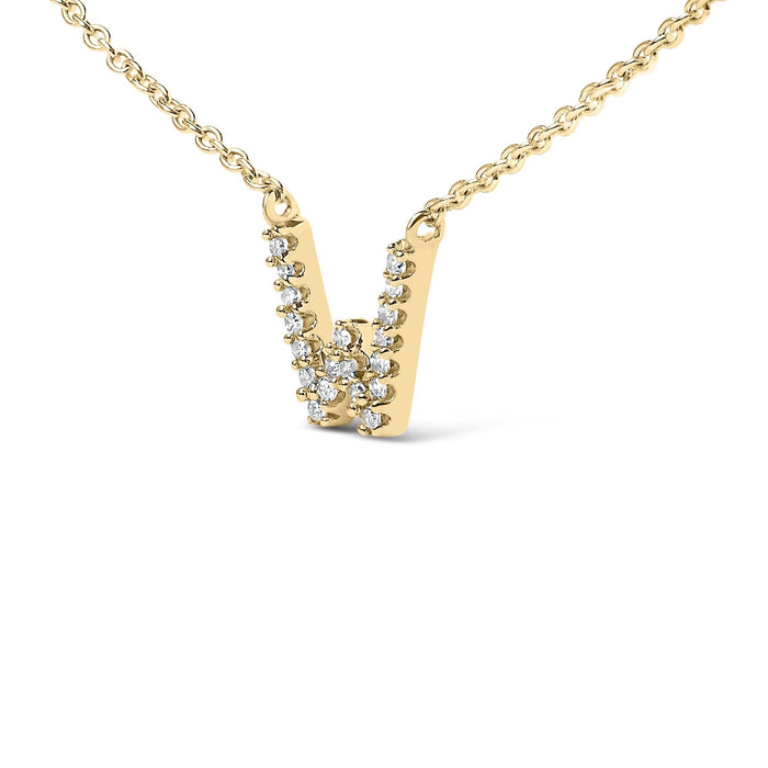 Collar con colgante de inicial A-Z en letra de molde con detalle de diamante en oro amarillo de 10K