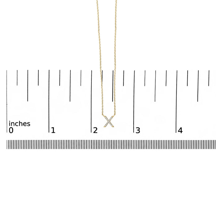 Collar con colgante de inicial A-Z en letra de molde con detalle de diamante en oro amarillo de 10K