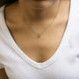 Collar con colgante de inicial A-Z estilo burbuja con detalle de diamante en oro amarillo de 10K, foto 53