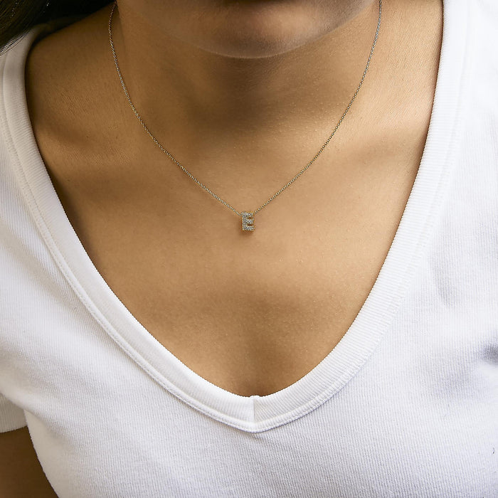 Collar con colgante de inicial A-Z estilo burbuja con detalle de diamante en oro amarillo de 10K, foto 53