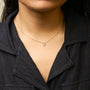 Collar con colgante de inicial A-Z estilo burbuja con detalle de diamante en oro amarillo de 10K, foto 58