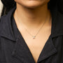 Collar con colgante de inicial A-Z estilo burbuja con detalle de diamante en oro amarillo de 10K, foto 56