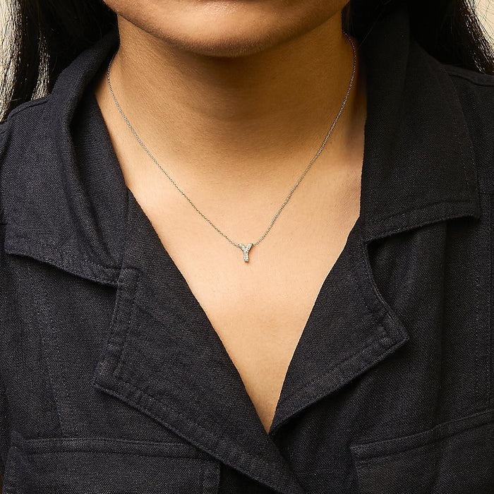 Collar con colgante de inicial A-Z estilo burbuja con detalle de diamante en oro amarillo de 10K, foto 55