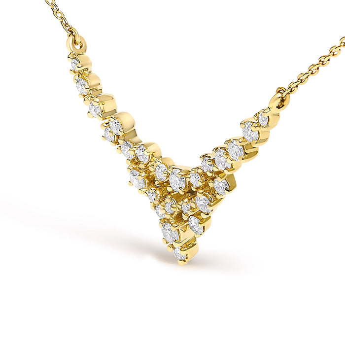 1/2 Ct. T.W. Diamond Scattered V Necklace in 14K Yellow Gold, photo 4