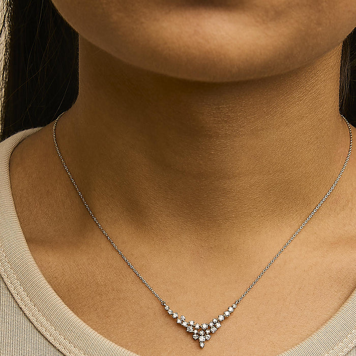 1/2 Ct. T.W. Diamond Scattered V Necklace in 14K Yellow Gold, photo 3
