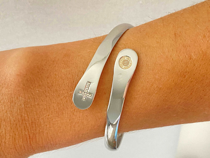 Let Your Faith Be Bigger Than Your Fear Cross Engraved Cuff, photo 5