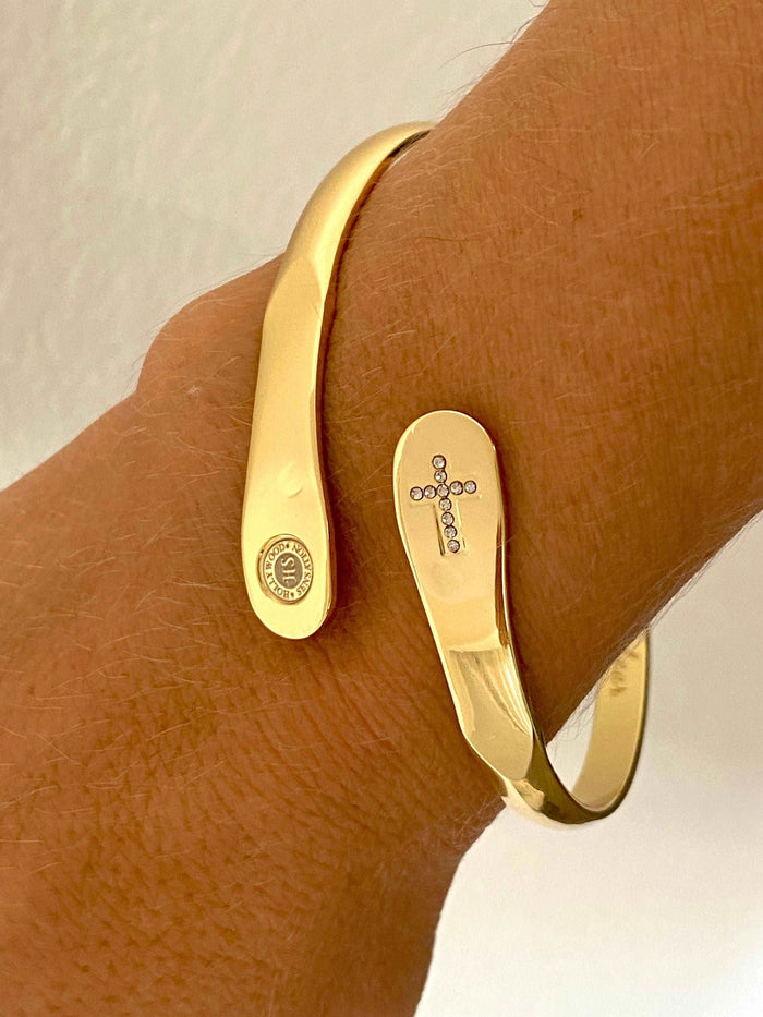Let Your Faith Be Bigger Than Your Fear Cross Engraved Cuff, photo 4