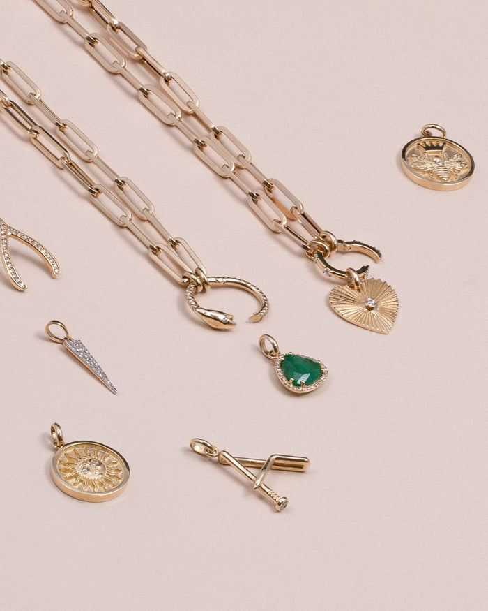 Dije de esmeralda y diamantes de forma libre en oro de 14K, foto 4