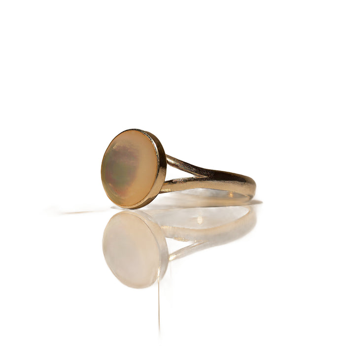 Léonie Mother of Pearl Ring, photo 3
