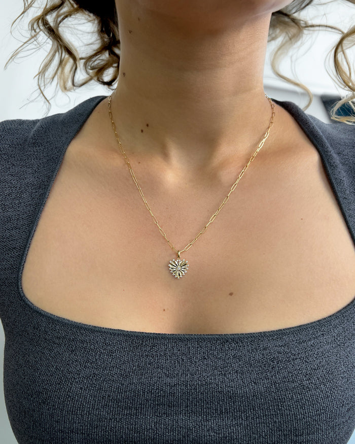 Dije de corazón acanalado chico con diamantes en oro de 14K, foto 6