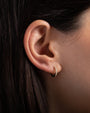 Aretes de aro huggie de diamantes en pavé en oro de 14K, foto 3