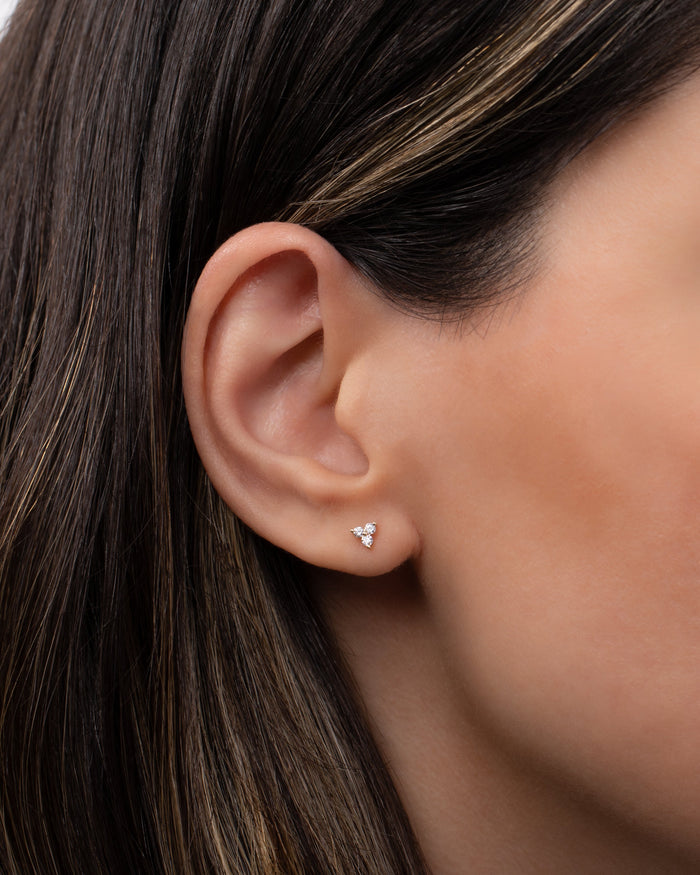Aretes de botón trío de diamantes en oro de 14K, foto 3
