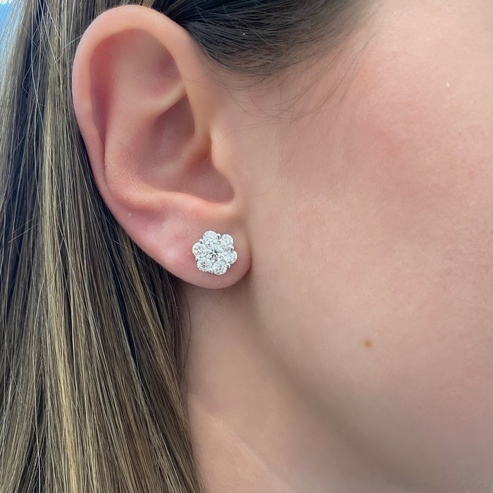 Aretes de botón tipo racimo con diamantes cultivados en laboratorio de 2.00 CTW en oro de 14K, foto 7