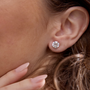 Aretes de botón con diamantes redondos cultivados en laboratorio de 2.50 CTW en oro de 14K, foto 8