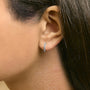 Aretes de aro Huggie de doble cara con diamantes de 1/4 ct. p.t. en oro de 10K, foto 8