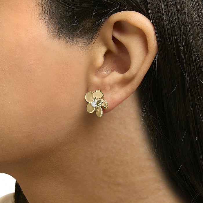 Aretes de botón de pétalos de flor con diamantes cultivados en laboratorio de 1/3 ct. p.t. en oro de 10K, foto 5