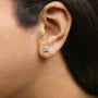 Aretes de botón de copo de nieve con diamantes cultivados en laboratorio de 1/2 ct. p.t. en oro de 10K, foto 5