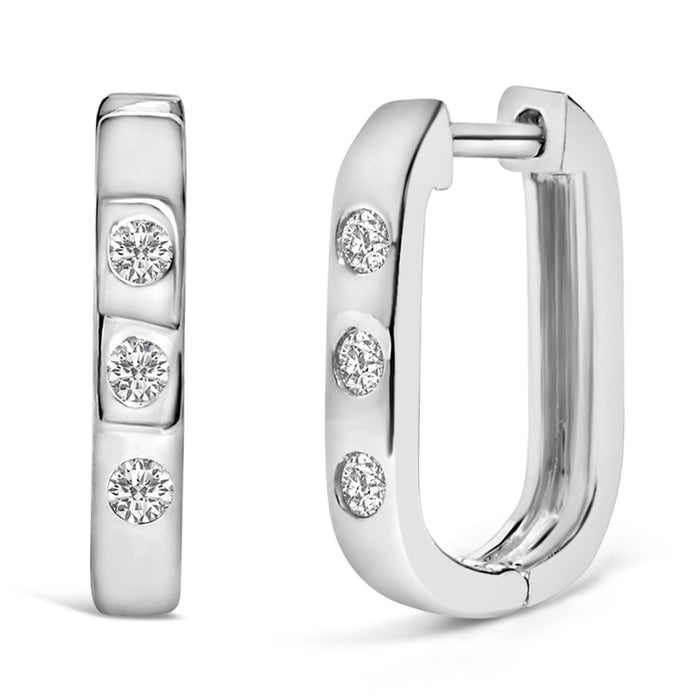 Aretes de aro Huggie ovalados de tres piedras con diamantes cultivados en laboratorio de 1/10 ct. p.t. en oro de 10K, foto 4