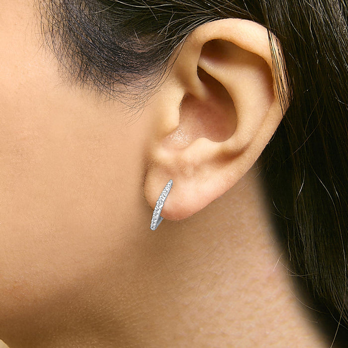 1/4 Ct. T.W. Lab-Grown Diamond Heart-Shaped Huggy Hoop Earrings in 10K Gold, photo 6
