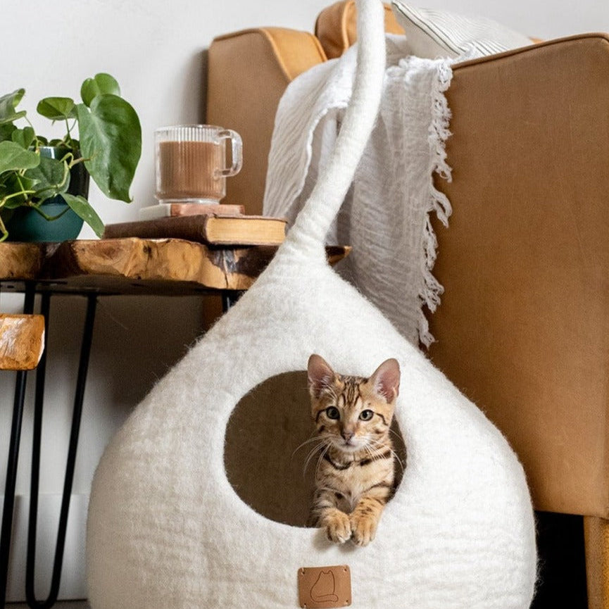Cueva de fieltro de lana para gatos con cola, Blanco nieve