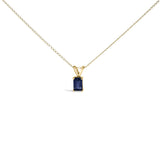 Collar con colgante solitario con gema talla esmeralda de 6x4mm en oro de 14K