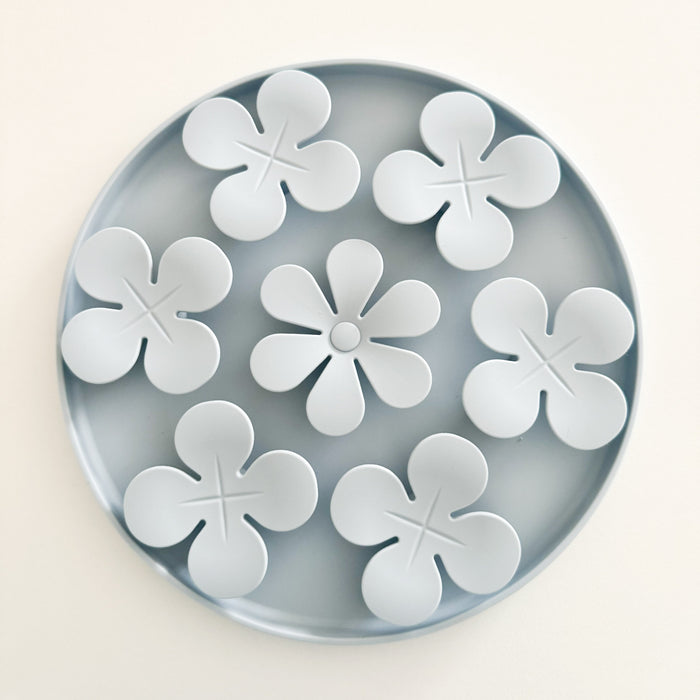 Blue flower snuffle mat