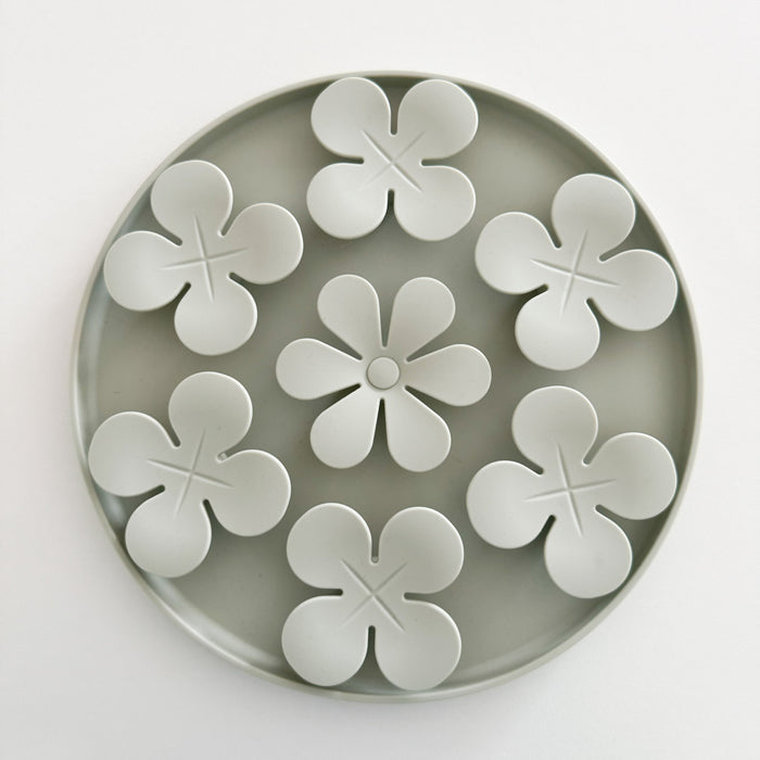 Green flower snuffle mat