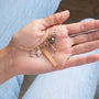 Dije de símbolo de la paz de diamantes en oro de 14K, foto 3