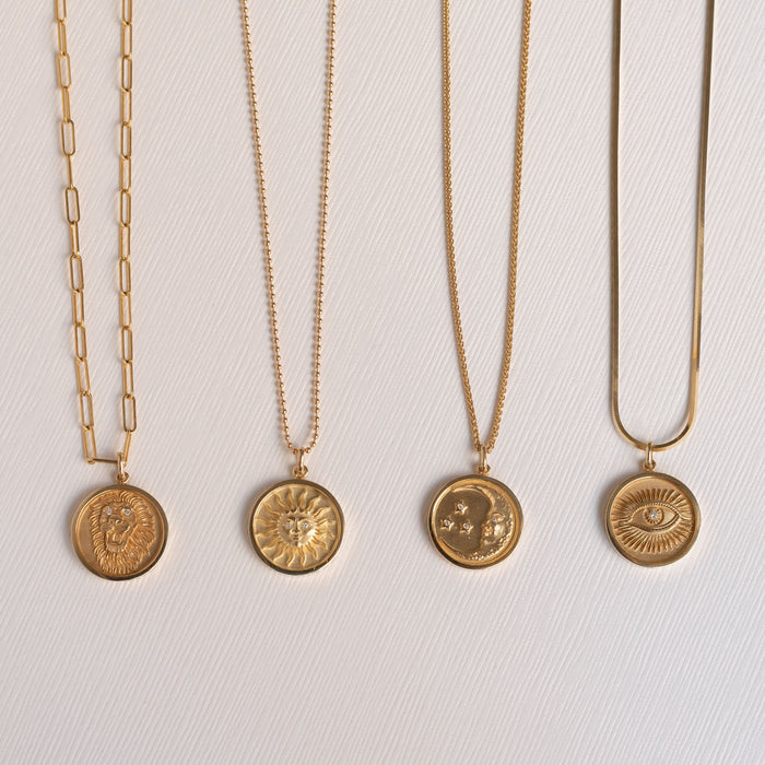 Dije medallón de sol con diamante en oro de 14K, foto 6