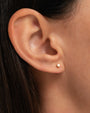Aretes de botón de cubo pequeños en oro de 14K, foto 2