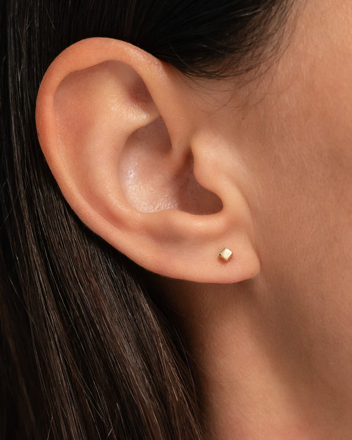 Aretes de botón de cubo pequeños en oro de 14K, foto 3