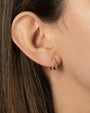 Aretes de aro huggie divididos con diamantes pavé en oro de 14K, foto 5