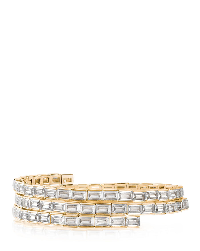 Pulsera envolvente de triple espiral con zirconias cúbicas baguette en latón bañado en oro o en rodio, foto 1