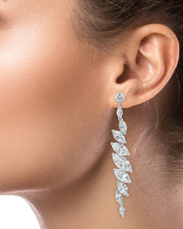 Aretes colgantes lineales con zirconias cúbicas talla marquesa en latón bañado en rodio, foto 2