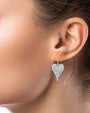 Aretes colgantes de corazón con zirconias cúbicas en engaste pavé en latón bañado en rodio, foto 2