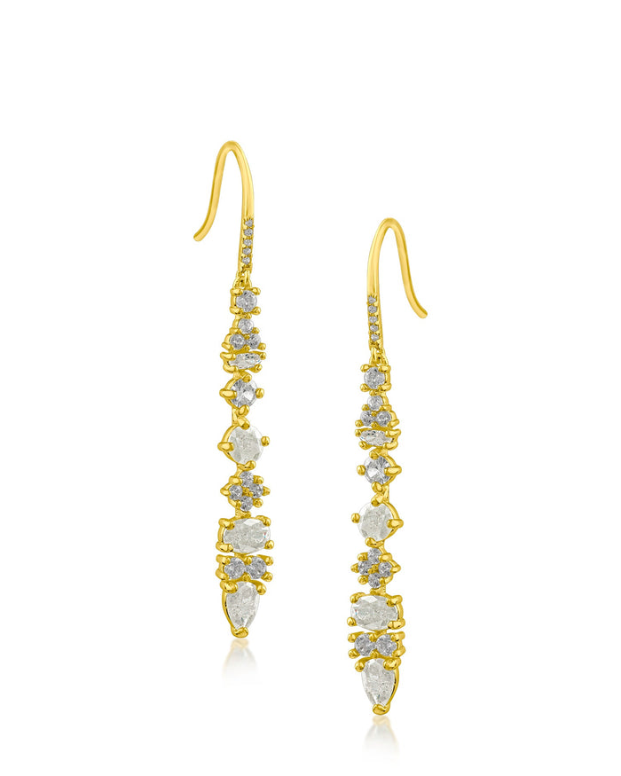 Aretes colgantes con zirconias cúbicas transparentes y esmeriladas de varias formas en latón bañado en oro, foto 1