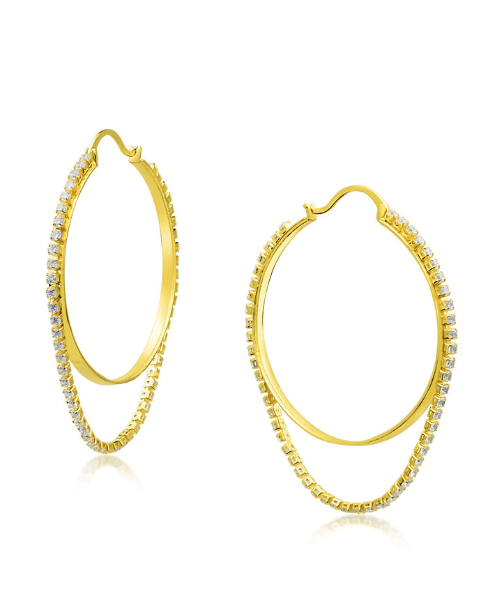 Aretes de aro drapeados con zirconias cúbicas redondas en latón bañado en oro de 18K, foto 1